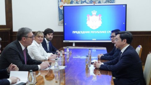 ВУЧИЋ СЕ САСТАО СА ЈЕДНИМ ОД НАЈВЕЋИХ СТРУЧЊАКА ЗА AI: Председник разговараo са Кај-Фу Лијем