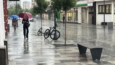 НЕВРЕМЕ СЕ СРУЧИЛО НА ЧАЧАК: Креће хаос, РХМЗ издао хитно упозорење за више места, ево ко је следећи на удару (ФОТО)