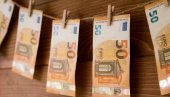 ODOŠE PARE: Zbog jedne stvari plata može da bude manja kada se vratite sa odmora