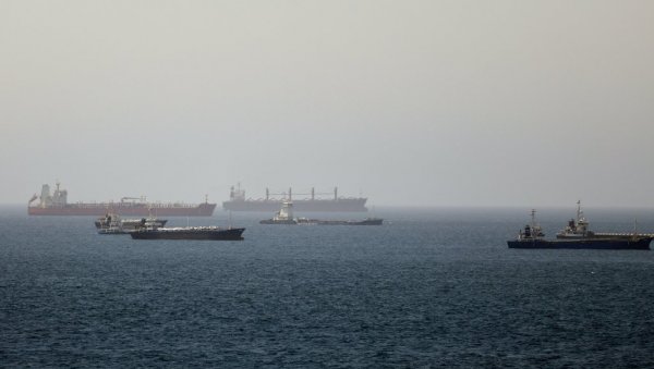 ПОГОЂЕН ТАНКЕР У ОРМУСКОМ МОРЕУЗУ: Поново кључа на Блиском истоку (ФОТО)