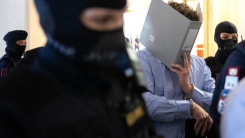AUSTRIJANAC IZBO NOŽEM PETORO LJUDI ISPRED DŽAMIJE. Preti mu smrtna kazna, traži ekstradiciju