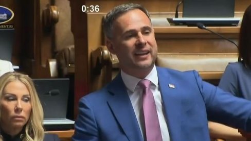 BRUKA U SKUPŠTINI SRBIJE: Miroslav Aleksić brani Kurtija i tvrdi da se Srbi sele sa Kosova zbog Srba (VIDEO)