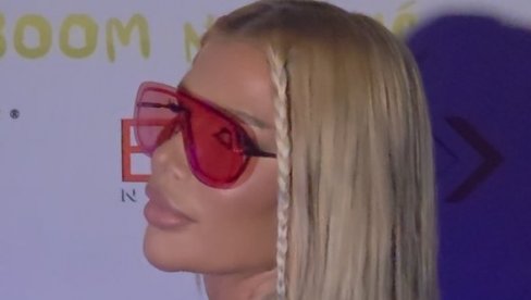 NEKI NISU IMALI VREMENA: Ivana Nikolić predstavila album prvenac - Neki su odbili da čuju demo snimke (FOTO)