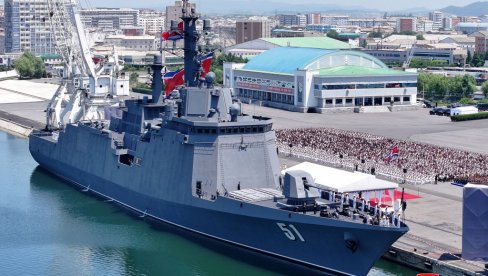 ТРЕБА ЛИ СВЕТ ДА СТРАХУЈЕ? Северна Кореја опрема морнарицу нуклеарним оружјем, стижу бродови од 10.000 тона (ФОТО/ВИДЕО)