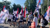 СРБИЈА ЈЕДНА ПОРОДИЦА: Реке људи кренуле ка престоници на скуп 27. јуна - Погледајте невероватне призоре из Сремске Митровице (ВИДЕО)