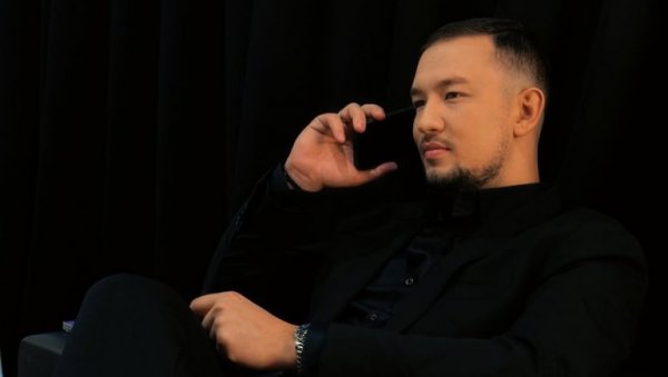 ДАО САМ  ВИШЕ СЕБЕ: Урош Живковић проговорио о врућим сценама у споту (ФОТО)