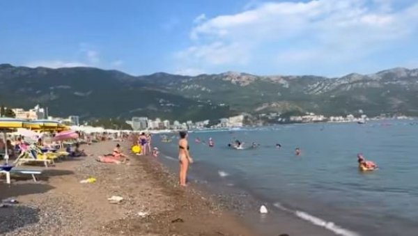 ЗМИЈА МЕЂУ ДЕЧИЈИМ ИГРАЧКАМА: Драма на црногорском летовалишту (ФОТО)