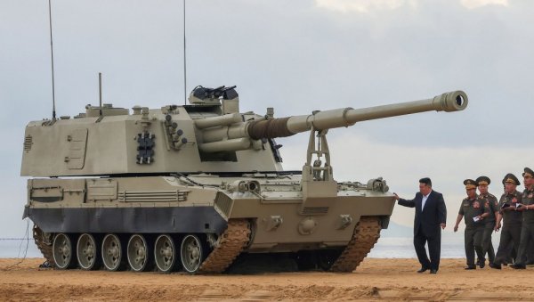 СЕВЕРНА КОРЕЈА ПОКАЗАЛА СИЛУ: Ким надгледао тестове нових ракетних система (ФОТО)