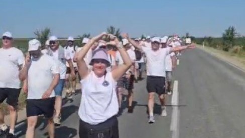 VELIČANSTVENE SCENE UOČI SKUPA U BEOGRADU: Reke ljudi pešače ka prestonici uz jasnu poruku Srbija pobeđuje (FOTO/VIDEO)