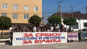 VIORE SE SRPSKE TROBOJKE: Grupa Srba sa KiM krenula put Kraljeva da podrže politiku predsednika Vučića (FOTO)