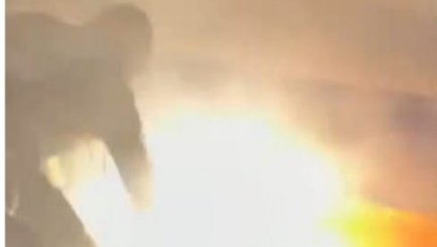 УЗ АЛАХУ ЕКБЕР И ПСОВКЕ СКИДАЈУ У ПАЛЕ ЗАСТАВУ РЕПУБЛИКЕ СРПСКЕ: Бањалука осудила језив инцидент (ВИДЕО)