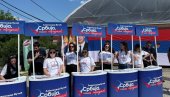 NAROD ČEKA VUČIĆA: Građani se okupili u Oplenićima (FOTO)