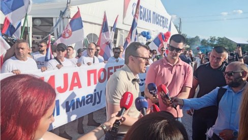 PETKOVIĆ ZA NOVOSTI: Dok je politika Vučić mir, stabilnost i razvoj zemlje, politika blokadera pored mržnje je i laž