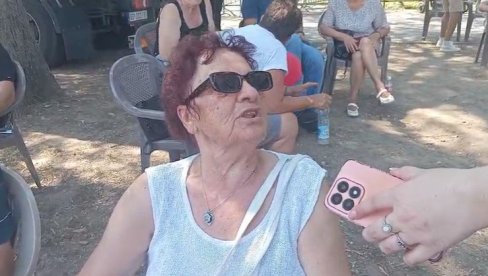 ВУЧИЋ ЧУВА НАС ПЕНЗИОНЕРЕ И ЗАТО СМО ДАНАС НА СКУПУ: Радујем се највећој застави коју ћу видети данас (ВИДЕО)