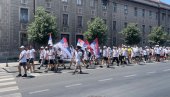 ВИОРЕ СЕ ТРОБОЈКЕ: Пешаци из Новог Сада стигли до Земуна (ФОТО)
