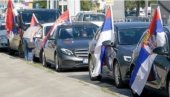 НЕ ЗАУСТАВЉАЈУ ИХ КИЛОМЕТРИ! Срби из Беча кренули у Београд да подрже Вучића