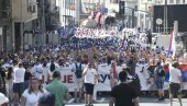 VELIČANSTVENI KORTEO! Desetak hiljada mladih stiže na skup Srbija jedna porodica, pogledajte moćne prizore (FOTO/VIDEO)