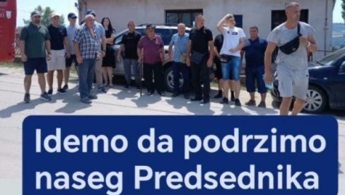 ОТАЦ УБИЈЕНОГ МЛАДИЋА ИЗ ДУБОНЕ УЗ ВУЧИЋА: Миша Тодоровић стиже на скуп у Београду (ФОТО)