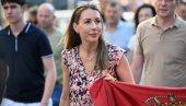 ŽELIMO DA POŠALJEMO PORUKU ZAJEDNIŠTVA: Ministarka Handanović na skupu Srbija jedna porodica (FOTO)