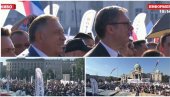 (УЖИВО) ВУЧИЋ СТИГАО НА СКУП СРБИЈА ЈЕДНА ПОРОДИЦА: Више од 200.000 људи у Београду; Роботи играли коло (ФОТО/ВИДЕО)
