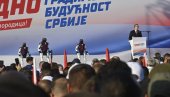 (УЖИВО) ВУЧИЋ СЕ ОБРАЋА НА СКУПУ СРБИЈА ЈЕДНА ПОРОДИЦА: Више од 200.000 људи у Београду; Роботи играли коло (ФОТО/ВИДЕО)