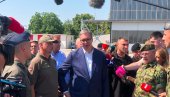 УСПЕЛИ СМО ДА ОБЕЗБЕДИМО ДА МИГ-ОВИ ОБАВЉАЈУ ФУНКЦИЈЕ ЛОВАЦА, АЛИ И БОМБАРДЕРА: Вучић задовољан на приказу авиона Војске Србије