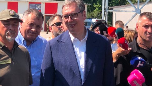МОЋНА АРМИЈА У БАТАЈНИЦИ: Вучић на приказу нових средстава Војске Србије (ФОТО/ВИДЕО)