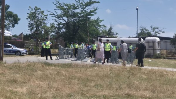 ПОЛИЦИЈА НА ГАЗИМЕСТАНУ У НИКАД ВЕЋЕМ БРОЈУ: Шиптари ни на Видовдан Србима не дају мира (ВИДЕО)