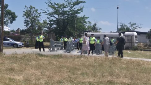 POLICIJA NA KIM U NIKAD VEĆEM BROJU: Šiptari ni na Vidovdan Srbima ne daju mira (VIDEO)