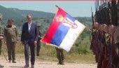 SNAGA NAŠE ARMIJE: Vučić posmatra moć Vojske Srbije na Pasuljanskim livadama (VIDEO)