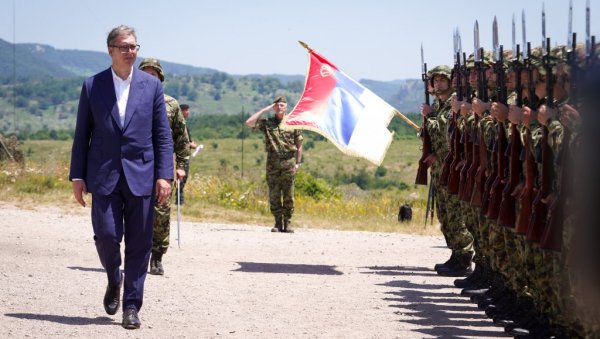 СНАГА НАШЕ АРМИЈЕ: Вучић видео моћ Војске Србије на Пасуљанским ливадама (ВИДЕО)