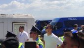 КУРТИЈЕВ ПРИТИСАК НА НАШ НАРОД НА ГАЗИМЕСТАНУ: Србе држали у обручу на високој температури, правили шпалире и одгуривали људе