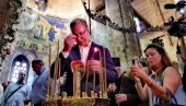PREDSEDNIK SE POKLONIO MOŠTIMA KNEZA LAZARA: Vučić sa narodom u manastiru Ravanica