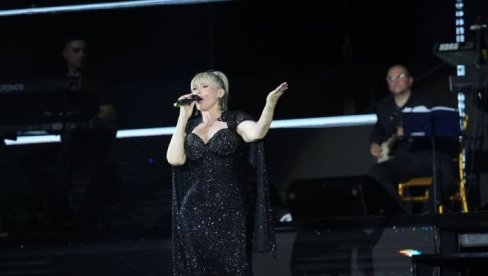 MOLIM BOGA DA NE ZAPLAČEM: Suzana Jovanović nastupila posle 27 godina - sve vreme mislila o Saši, a evo šta je rekla pre izlaska na scenu