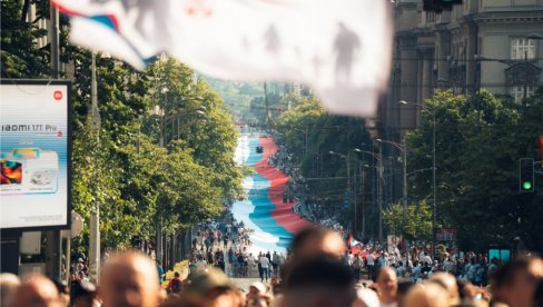 MOĆNE SLIKE NAJVEĆE SRPSKE ZASTAVE: Ujedinjena Srbija podržala Vučića