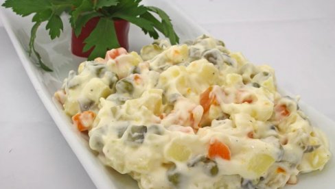 ПОСНА РУСКА САЛАТА СА ТУЊЕВИНОМ: Кремаста и заситна, а укусом осваја сва чула