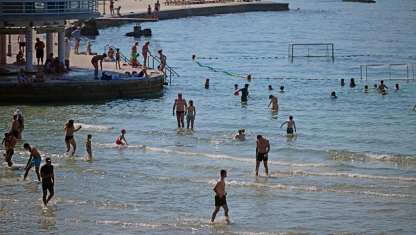 СТРУЧЊАЦИ ЗАБРИНУТИ: Јадранско море топлије него икада