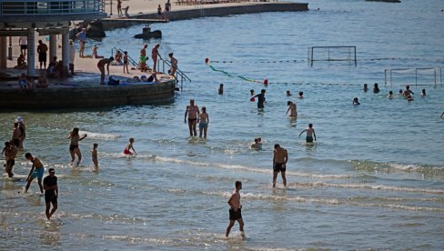 СТРУЧЊАЦИ ЗАБРИНУТИ: Јадранско море топлије него икада