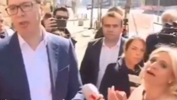 АПЛАУДИРАЛА ВУЧИЋУ, ПА ДРЖАЛА ГОВОР НА БЛОКАДЕРСКОМ СКУПУ! Истина је, све се види на Видовдан! (ВИДЕО)