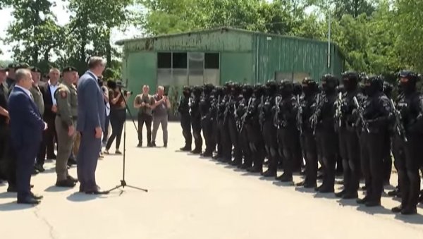 1.300 КАНДИДАТА ЗА 170 СЛУЖБЕНИКА ЖАНДАРМЕРИЈЕ Вучић: Увек су били ту када се земља бранила