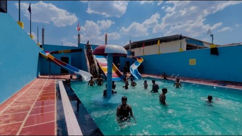 PRVO ŠPREHENZI DOJČ, PA U BAZEN : Novo pravilo uprave kupališta na istoku Nemačke izazvalo buru najoštrijih kritika