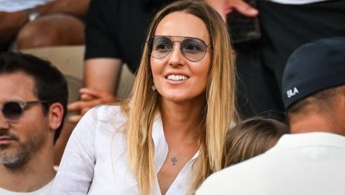 МОДНА ЛЕКЦИЈА ЈЕЛЕНЕ ЂОКОВИЋ: Ево зашто данас светски медији пишу само о њој (ФОТО)