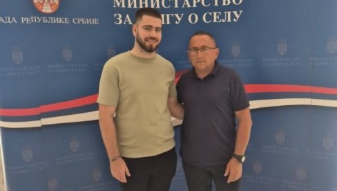 МОЈА ЖЕЉА ЈЕ СТОЧАРСТВО: Немања Тодић (21) из Парага, будућност види на селу