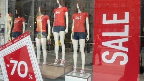 POČELI SEZONSKI POPUSTI: Sniženja pršte, a skupo
