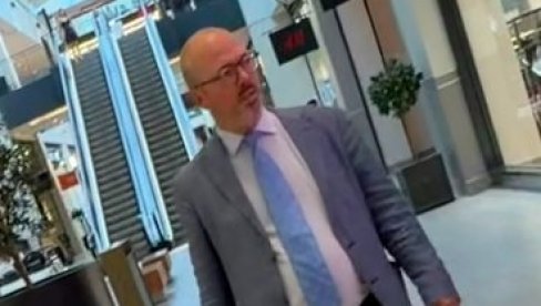 DIVI SE VUČIĆEVOM DELU! Đilasov funkcioner Samofalov uhvaćen kako se švrćka Galerijom i razgleda izloge
