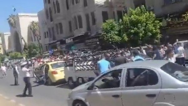 БОМБА ЕКСПЛОДИРАЛА У КАФИЋУ, ИМА МРТВИХ: Ужас у Дамаску, полиција блокирала подручје (ВИДЕО)