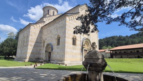 METOHIJSKA SVETLOST KOJA SE NE GASI: Hodočašće na mesto gde i danas tišina leči, a čuda govore (FOTO)