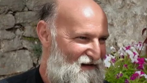 U CRKVI BEZ IJEDNOG PROZORA SAMUJE OTAC JOVAN: Već 16 godina, okružen morem, živi potpuno sam - društvo mu prave samo dva galeba