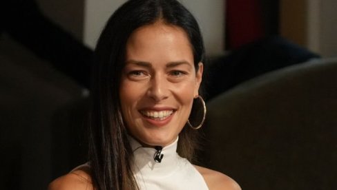 ANA IVANOVIĆ U SAVRŠENOJ LETNJOJ ODEĆI: Kombinacija inspirisana Vimbldonom oduševila njene fanove
