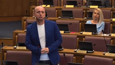 KNEŽEVIĆ RAZOBLIČIO SPAJIĆA: Vi ste prvi ćaci Crne Gore - meni je Vučić dao orden, a vama je dao partiju